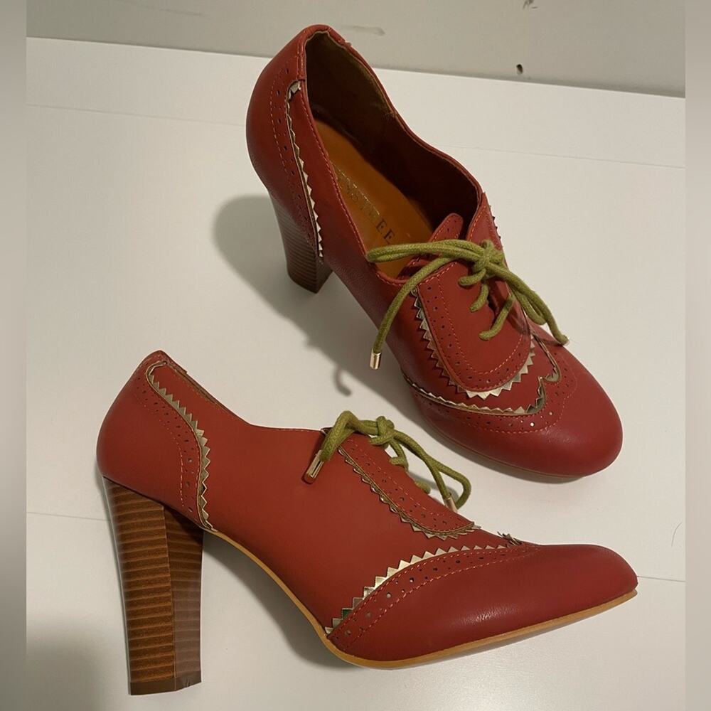 TINSTREE Brand Women's size 9 Brown & Gold Oxford Chunky High Heels